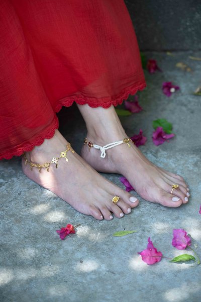 Sheeni Gold Tone Silver Anklets- Set of 2