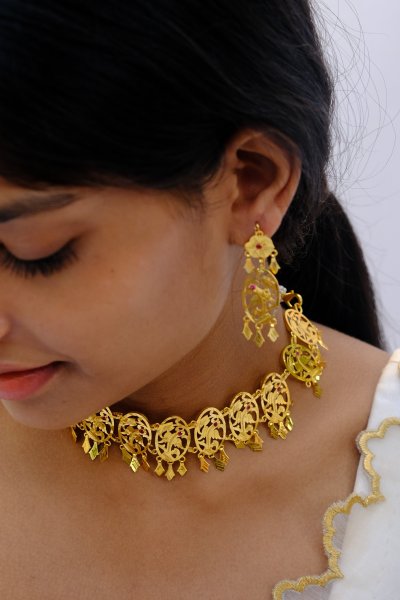 Dilreet Gold Tone Silver Necklace & Earrings Set