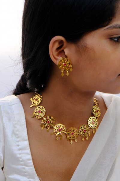 Saaru Gold Tone Silver Necklace And Earrings Set