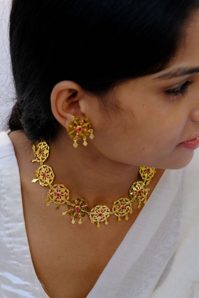 Saaru Gold Tone Silver Necklace And Earrings Set