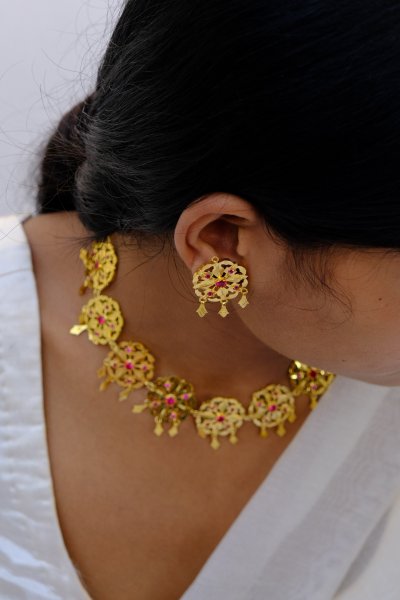 Saaru Gold Tone Silver Necklace And Earrings Set