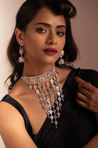 Mithlesh Silver Necklace & Earrings Set