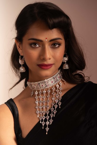 Mithlesh Silver Necklace & Earrings Set