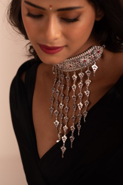 Mithlesh Silver Necklace & Earrings Set